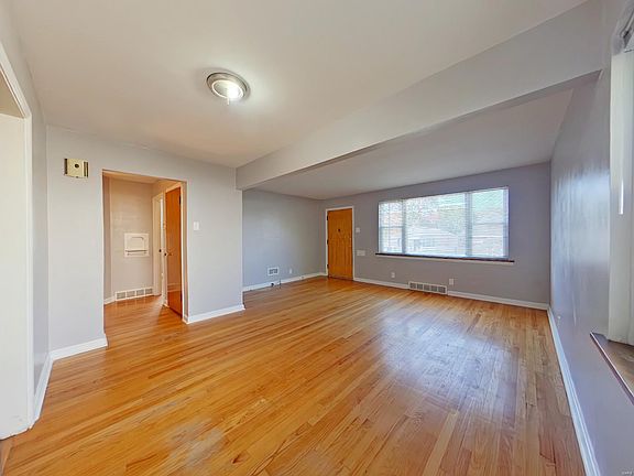 4th image of 3370 Macklind Ave
