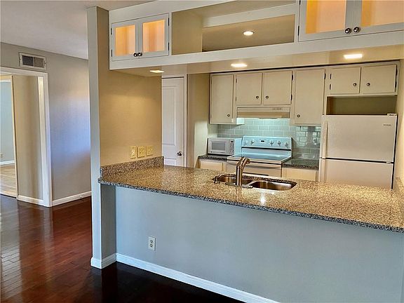 5th image of 6501 E Hill Dr APT 304