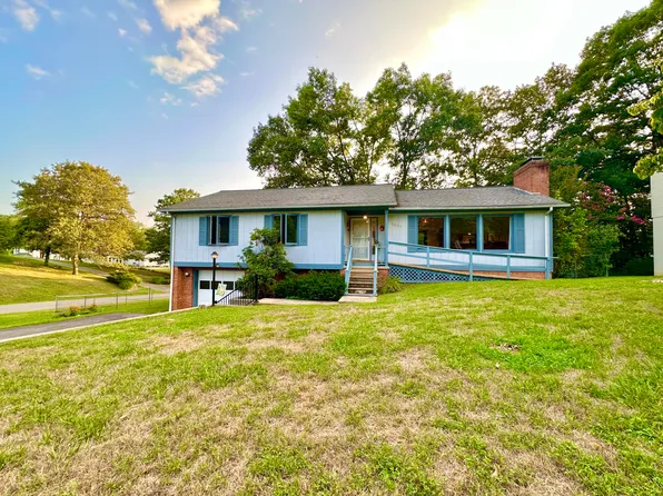 1009 Claytor Pl, Clifton Forge, VA 24422