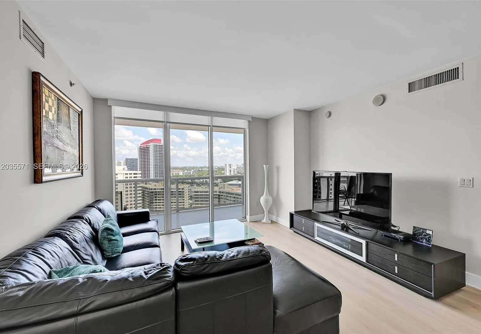 Beach Club Condo — Photo 4