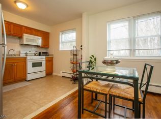 19 Manchester Ct, Wayne, NJ 07470