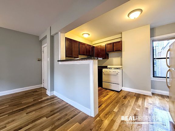 5th image of 1347 N Dearborn St APT 508