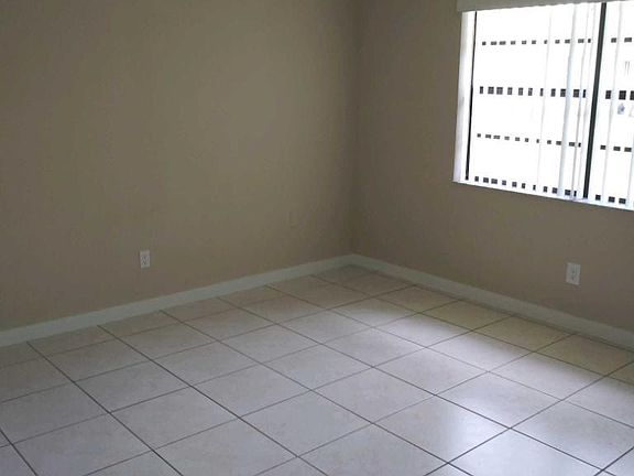 5th image of 1560 Granfern Ave