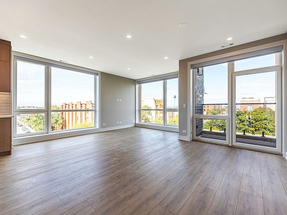 4th image of 2355 W Flournoy St #302