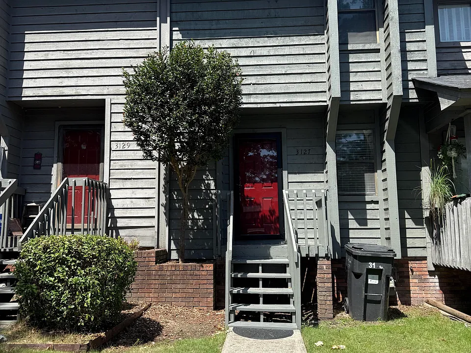 3127 Village Ct N