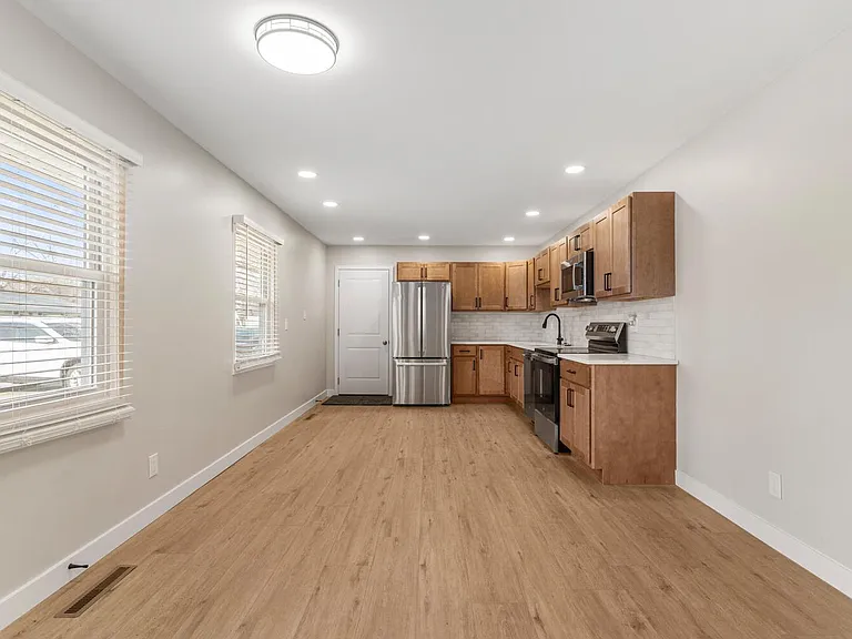 1710 Crescent Dr — Photo 6
