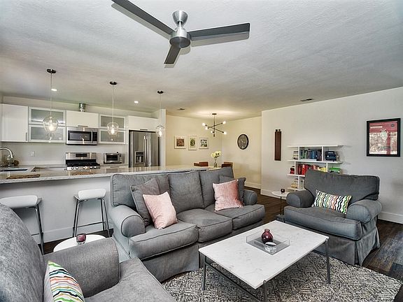 3rd image of 210 Vista Montana Way