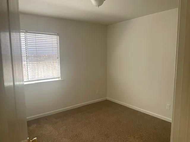 8204 N Matus Ave — Photo 3