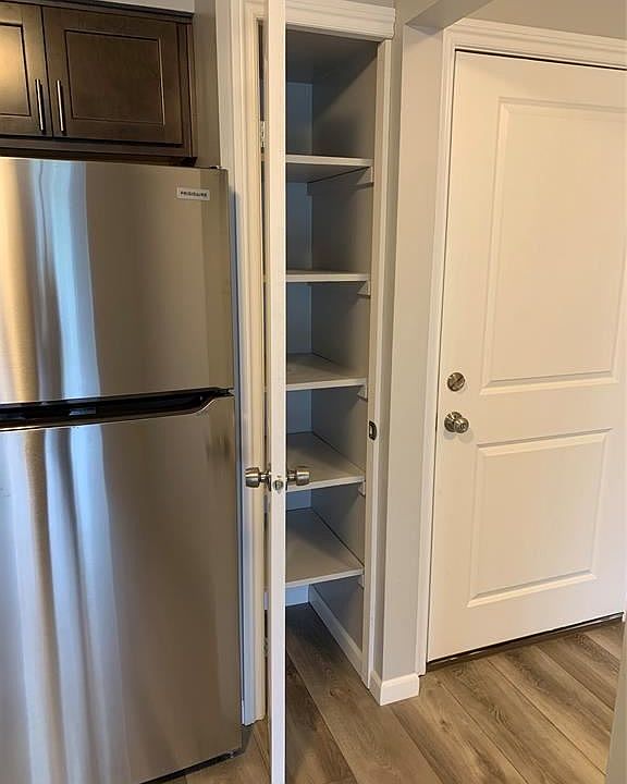 2nd image of 1254 E West Maple Rd APT 1