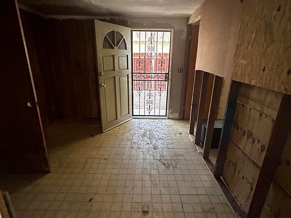 4th image of 3046 N Jackson Ave