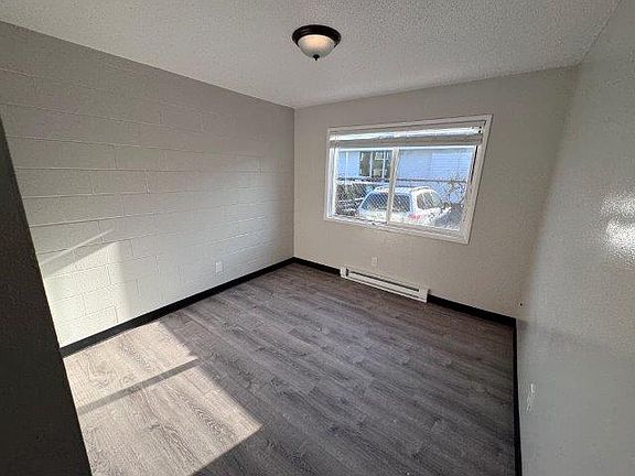 2nd image of 495 W Clarendon St #5