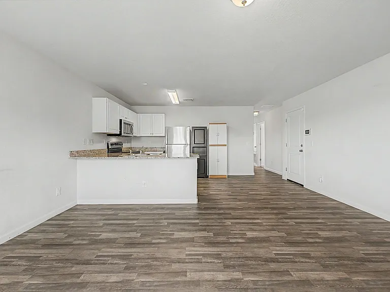 322 E Watson Pl — Photo 12