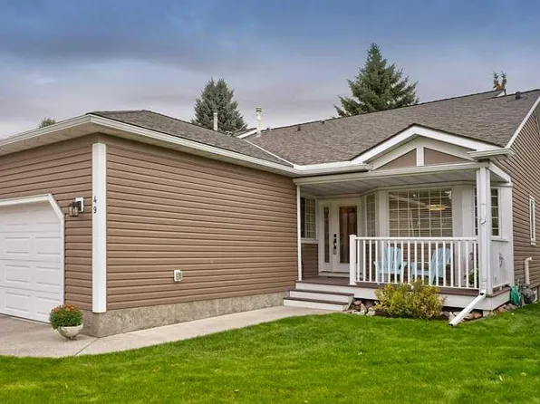 49 N Douglasbank Gdns SE, Calgary, AB T2Z 2C9