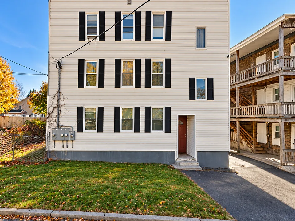 9 Montcalm St #1