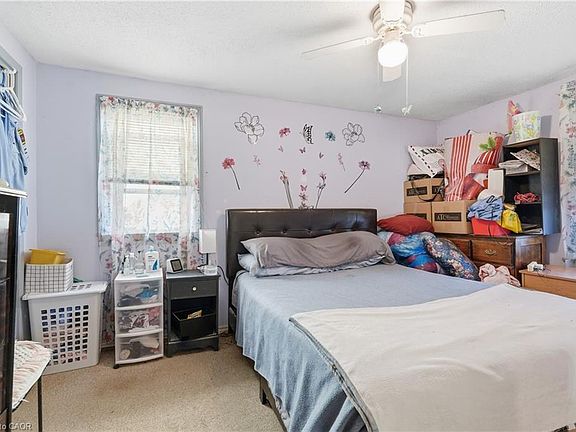 4th image of 56 Welland Ave