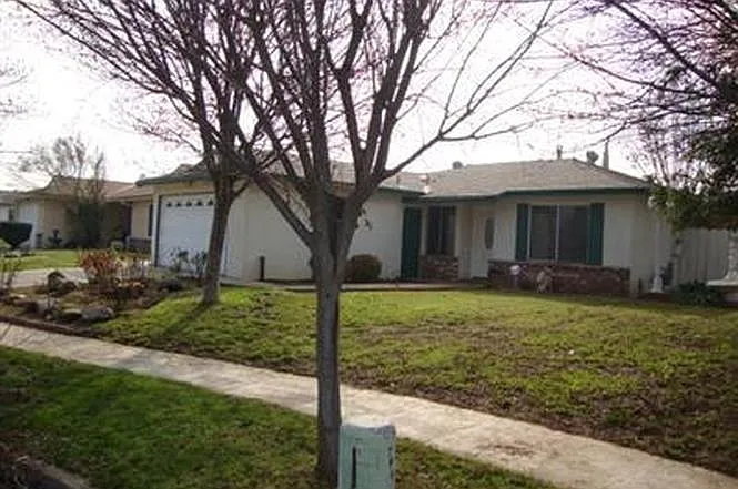 4644 E Belgravia Ave — Photo 1