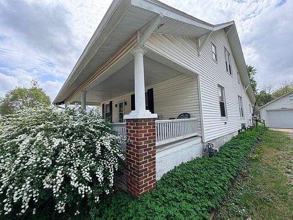 3rd image of 991 S English Ave