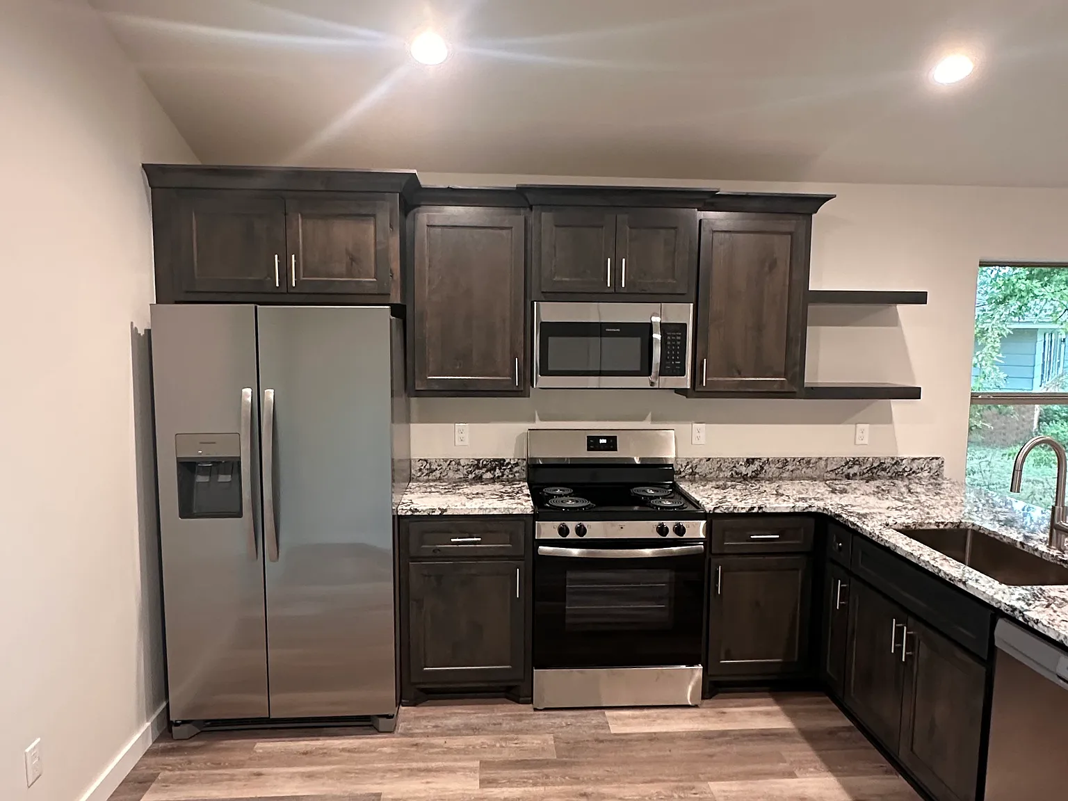 3 bed, 1250 sqft, $1,800 — Photo 2