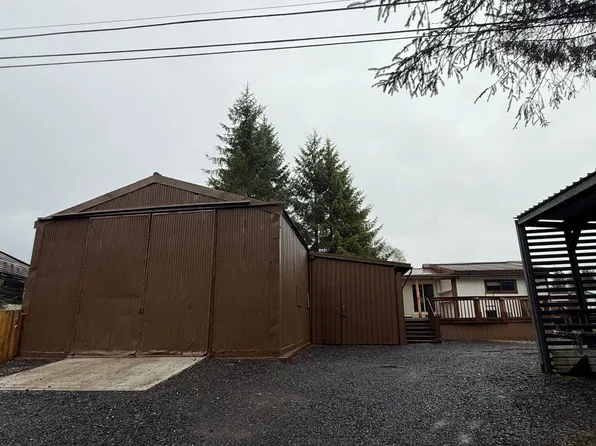 118 S 6th St, Petersburg, AK 99833