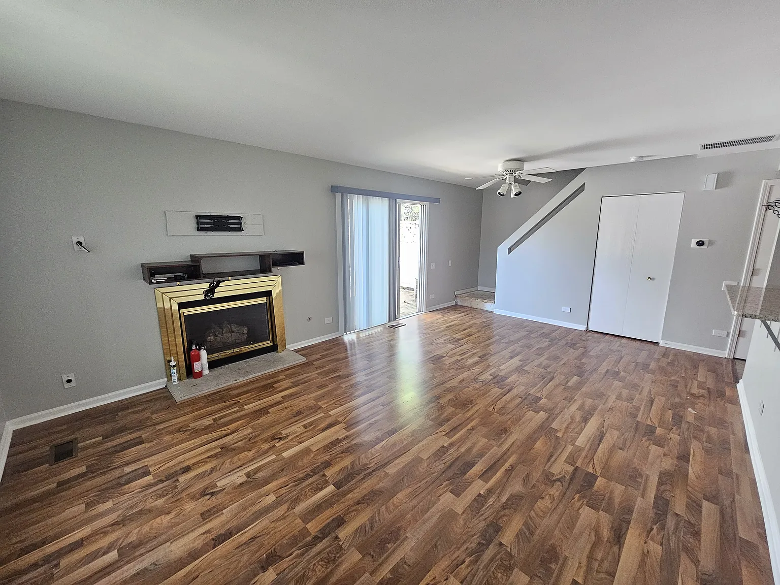 2 bed, 1.5 bath, 1052 sqft, $2,100 — Photo 3