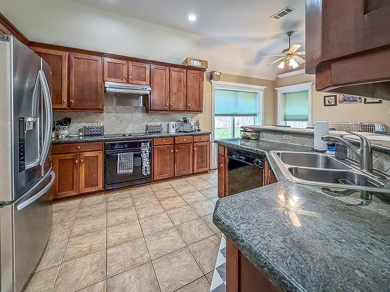 920 Carousel Dr — Photo 9