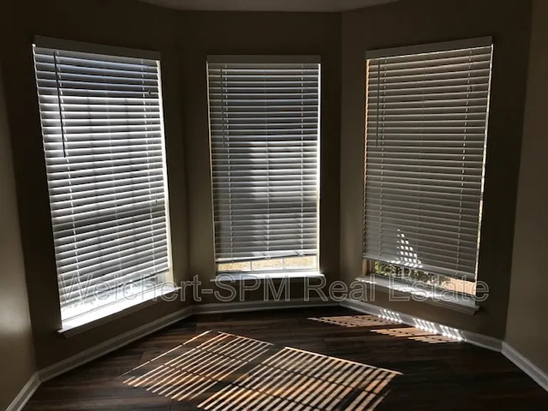 5616 Autumn Valley Dr — Photo 2