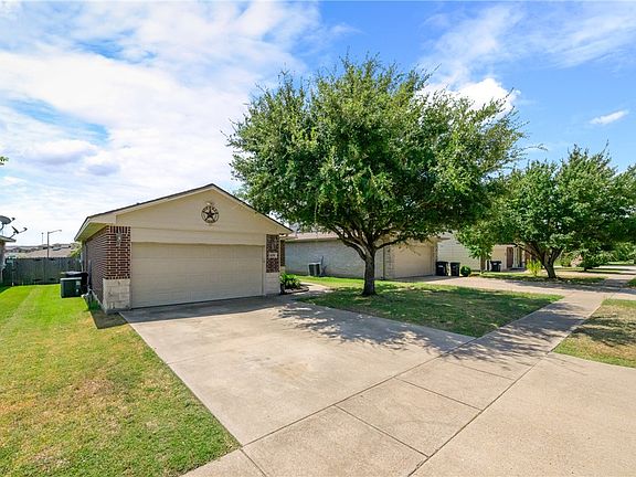 3rd image of 4304 Spring Garden Dr