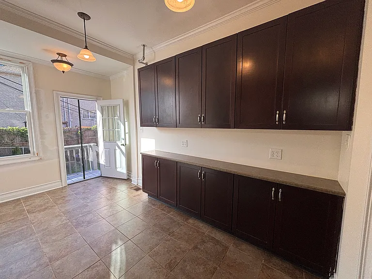 527 E 234th St #1A — Photo 3