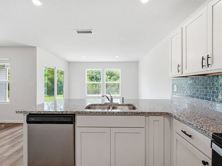 136 Pfitzer Ct — Photo 17