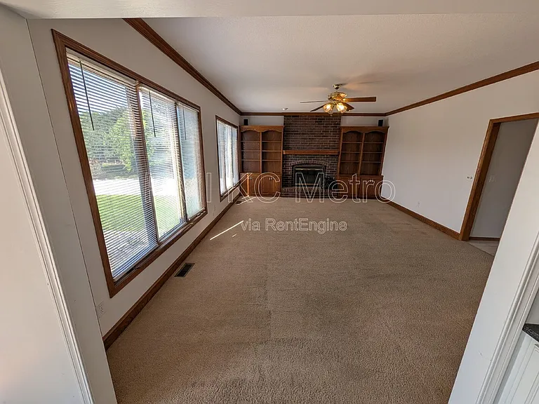 3905 SW 14th St — Photo 8