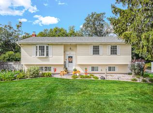 235 Roberts Rd, New Lenox, IL 60451