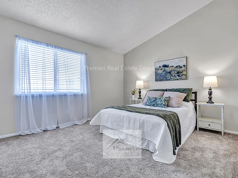806 London Green Way — Photo 15
