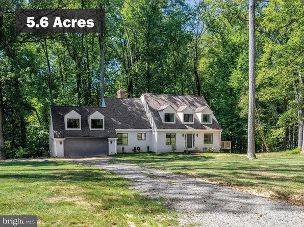 9982 Blackberry Ln, Great Falls, VA 22066