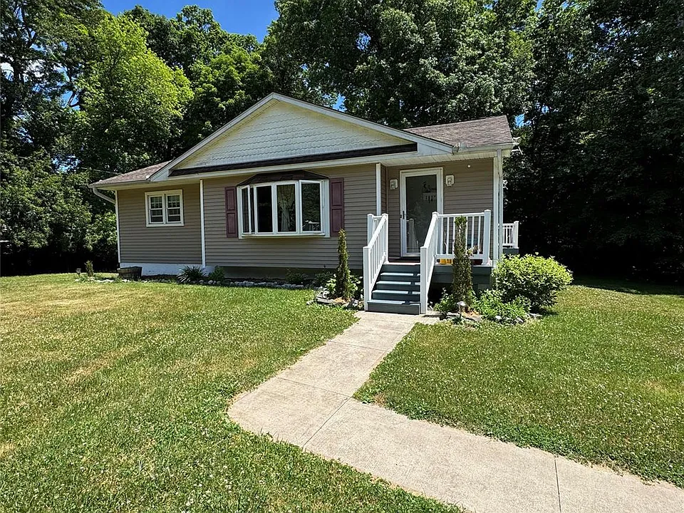18 Montfort Woods Rd