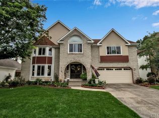 176 Londonderry Ln, Getzville, NY 14068