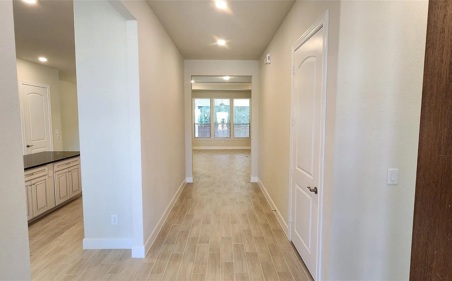 2 bed, 3.5 bath, 2825 sqft, $3,900 — Photo 4