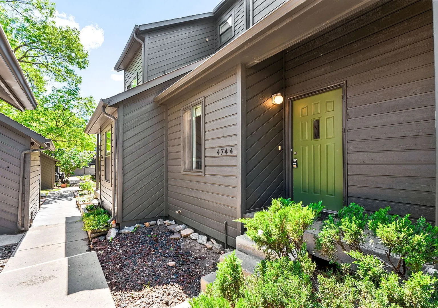3BD, 2.5 Boulder Townhome with 1-Car Garage — Photo 1