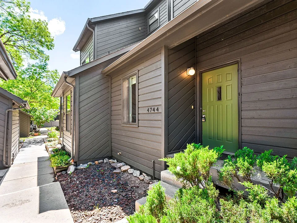 4744 Edison Ln