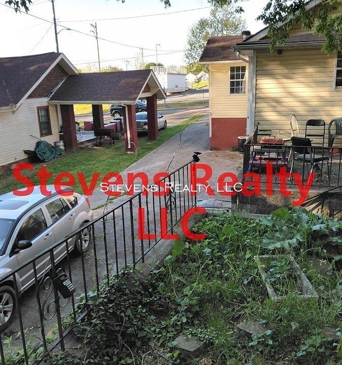 1st image of 421 S Hembree St