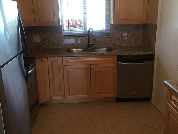 4th image of 420 Northlake Ct #11