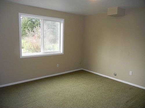 3rd image of 219 Island Blvd