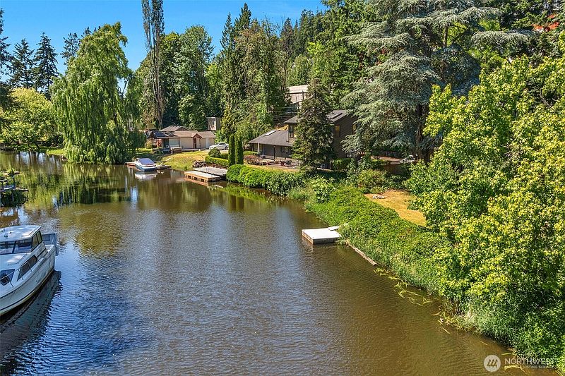 5th image of 8833 NE Bothell Way