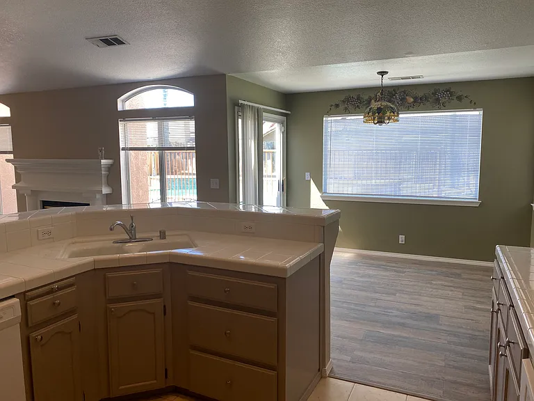 3814 E Paradise Ave — Photo 9