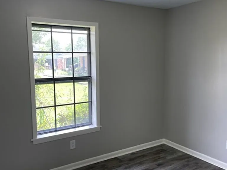 3627 Lansdowne Dr — Photo 8