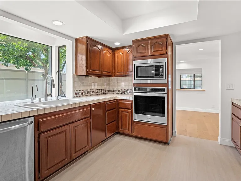 6443 Matilija Ave — Photo 7