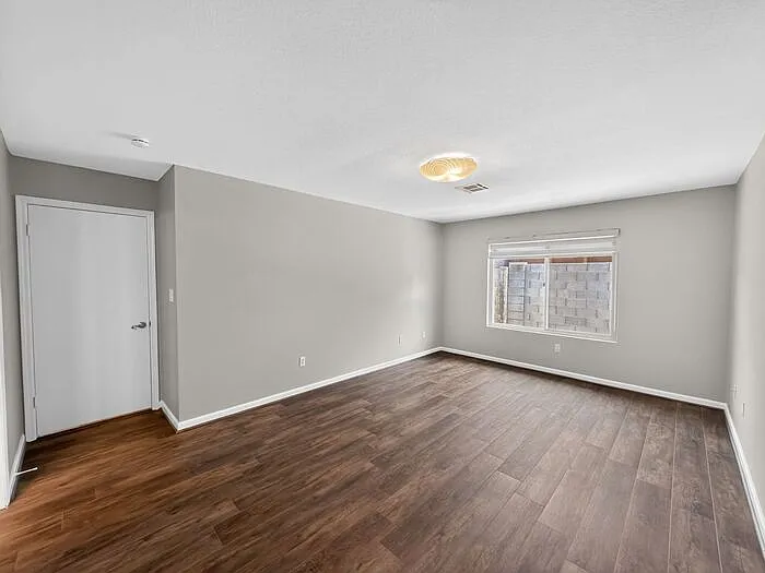 541 S Fir St — Photo 36