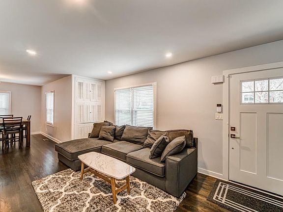 3rd image of 2454 Glendale Cir SE
