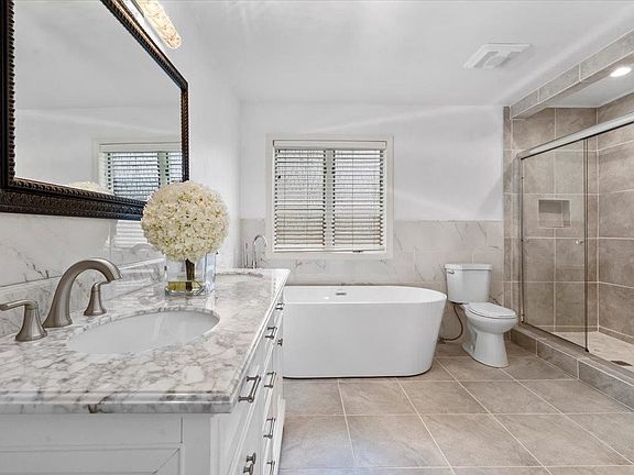 3rd image of 708 Birdsall Dr