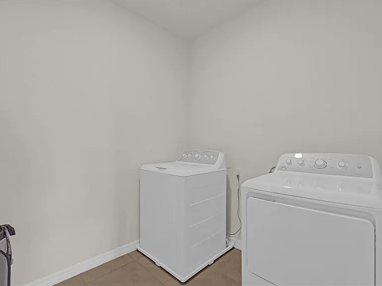 1444 Berry Ln — Photo 24