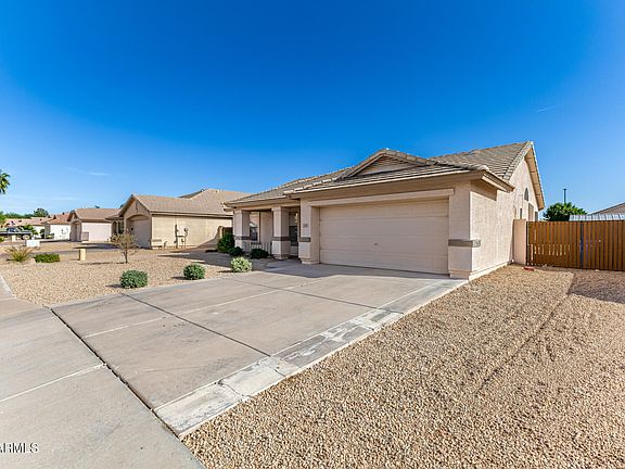 3rd image of 2085 E SMOKE TREE Road
